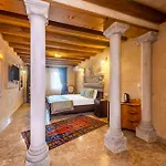 Cratus Stone Palace Otel 5*
