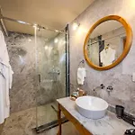 Otel Cratus Stone Palace 5*