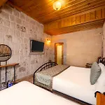 Otel Cratus Stone Palace