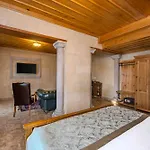 Otel Cratus Stone Palace