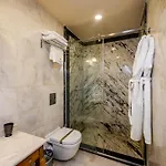 Cratus Stone Palace Otel