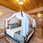 Otel Cratus Stone Palace 5*