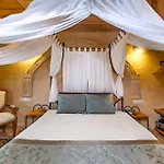 Hotel Cratus Stone Palace