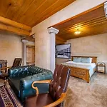 Cratus Stone Palace Göreme