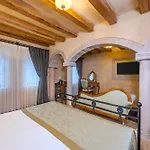Cratus Stone Palace Otel