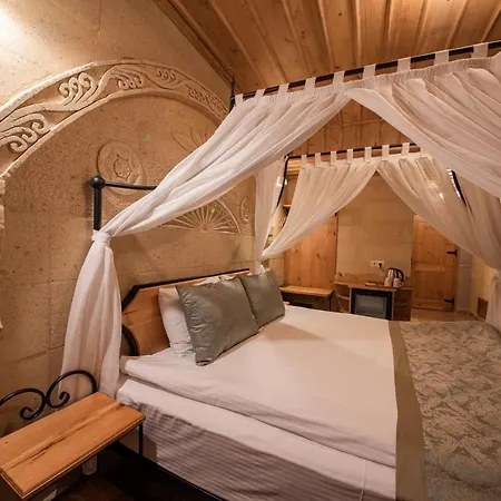 Hotel Cratus Stone Palace *
