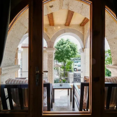 Cratus Stone Palace Hotel *