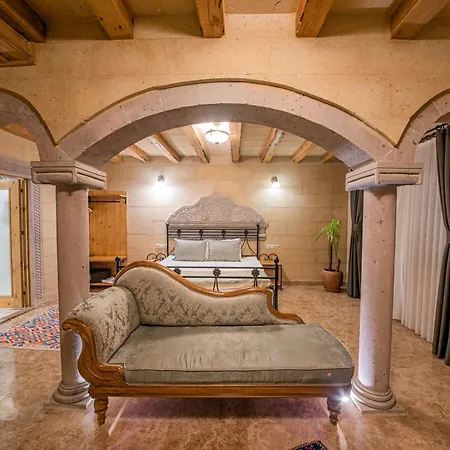 Hotel Cratus Stone Palace Göreme