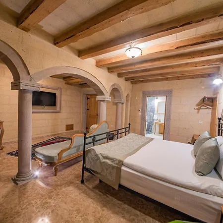 فندق Cratus Stone Palace 5*