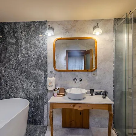فندق Cratus Stone Palace 5*