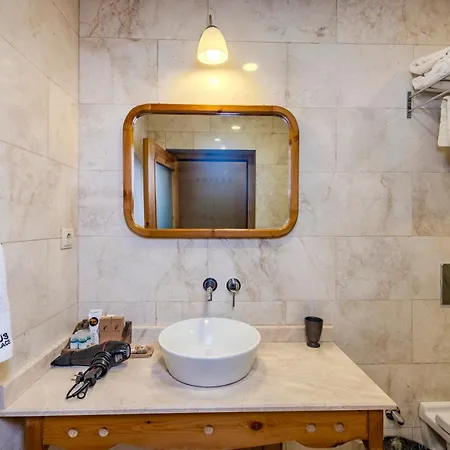 Otel Cratus Stone Palace