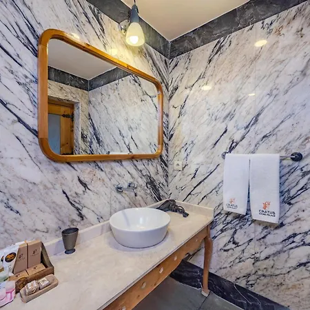 Cratus Stone Palace فندق 5*