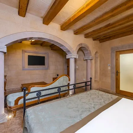 Cratus Stone Palace فندق غوريمِيه