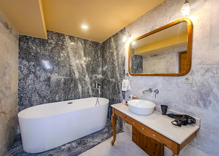 Cratus Stone Palace Hotel