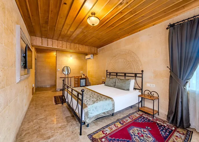 Hotel Cratus Stone Palace