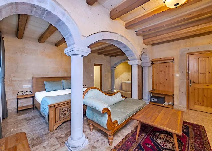 Cratus Stone Palace 酒店