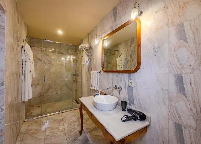 Cratus Stone Palace 5*