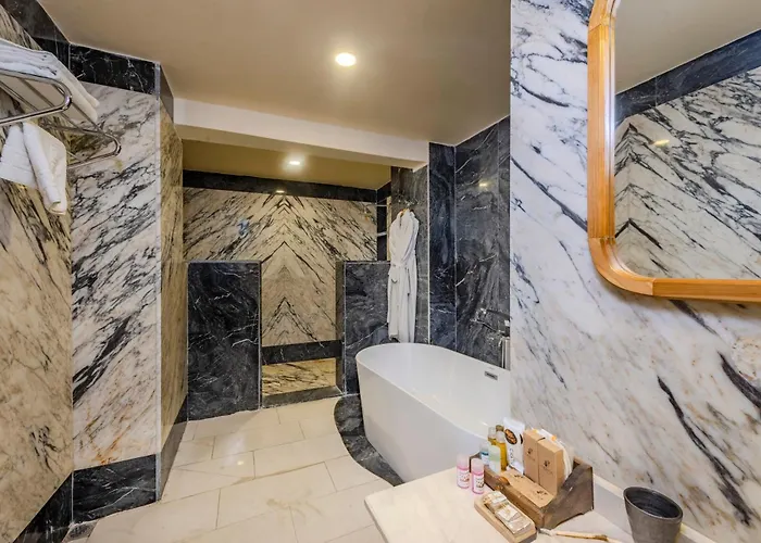 Cratus Stone Palace Otel 5*