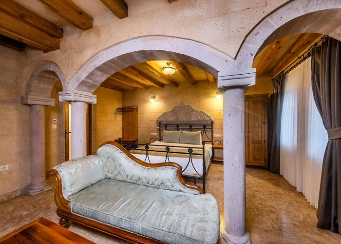 Cratus Stone Palace 酒店