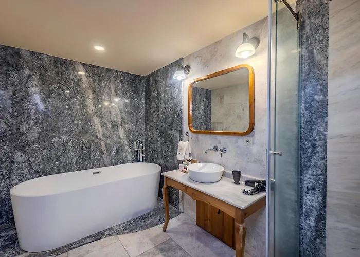 Cratus Stone Palace 5*