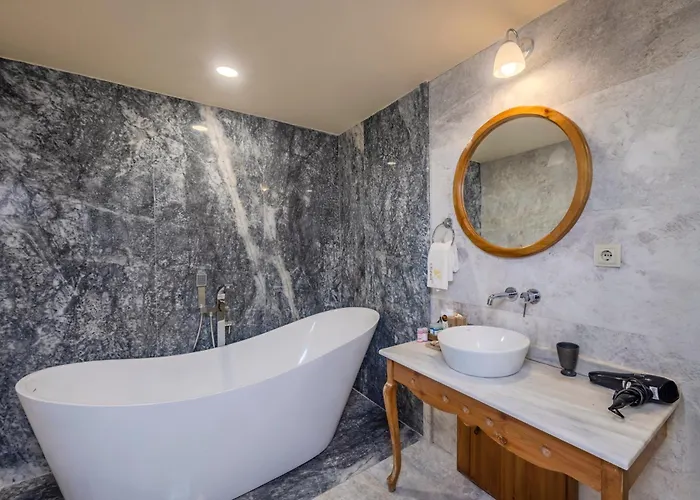 Cratus Stone Palace Göreme