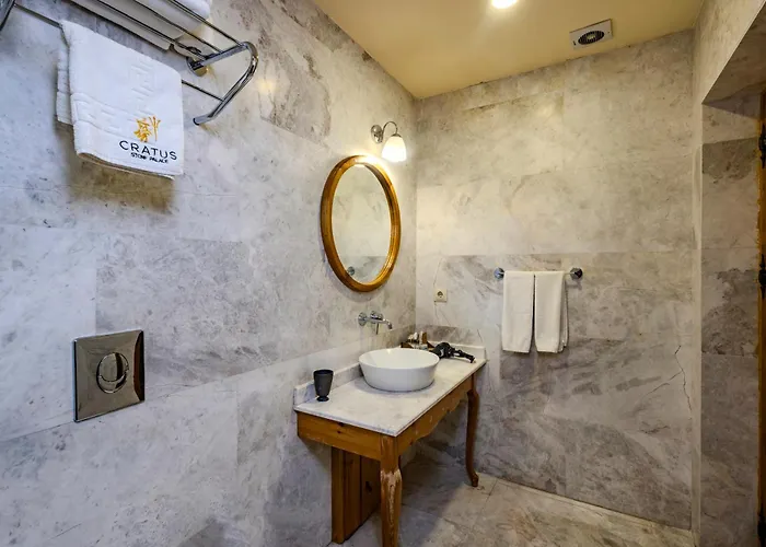 Otel Cratus Stone Palace